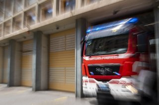 Les pompiers ont dû découper le toit en cuivre de la villa pour pouvoir éteindre le feu (image d'illustration).